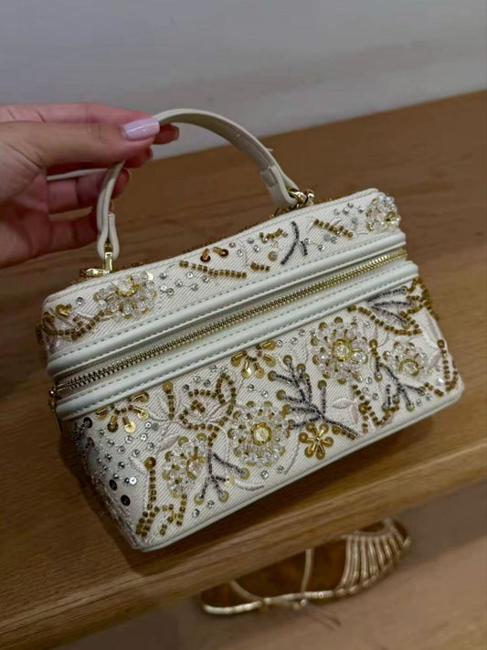 Sac boite a porter a la main ZARA
