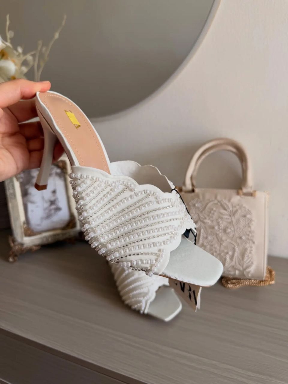 mules a talons aiguilles et bout carre pour femme (ZARA)